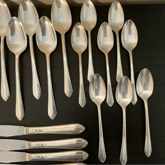 W. M. Roger’s Silverplate Flatware Set in Display Case - Picture 5 of 15